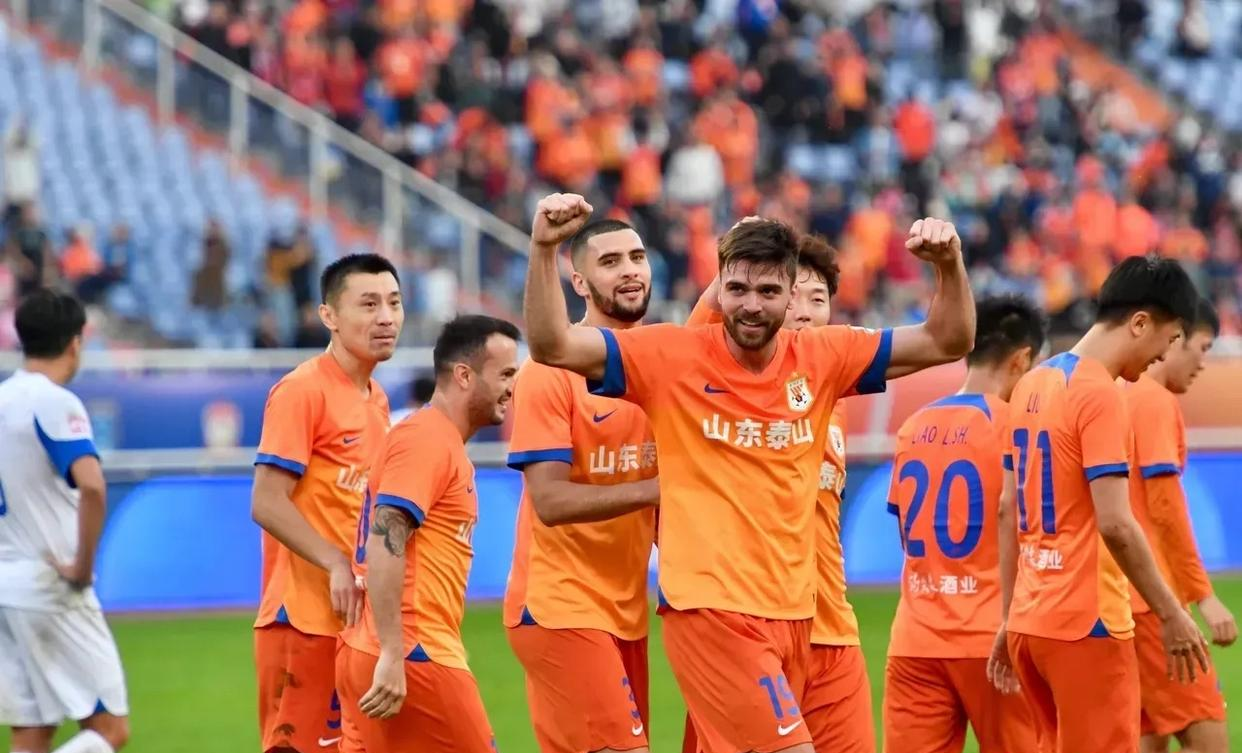 欧联关键时刻再迎强敌,武汉三镇防线松动,主帅态度:压力陡增,更衣室氛围转暖的简单介绍 欧联关键时刻再迎强敌,武汉三镇防线松动,主帅态度:压力陡增,更衣室氛围转暖的简单介绍