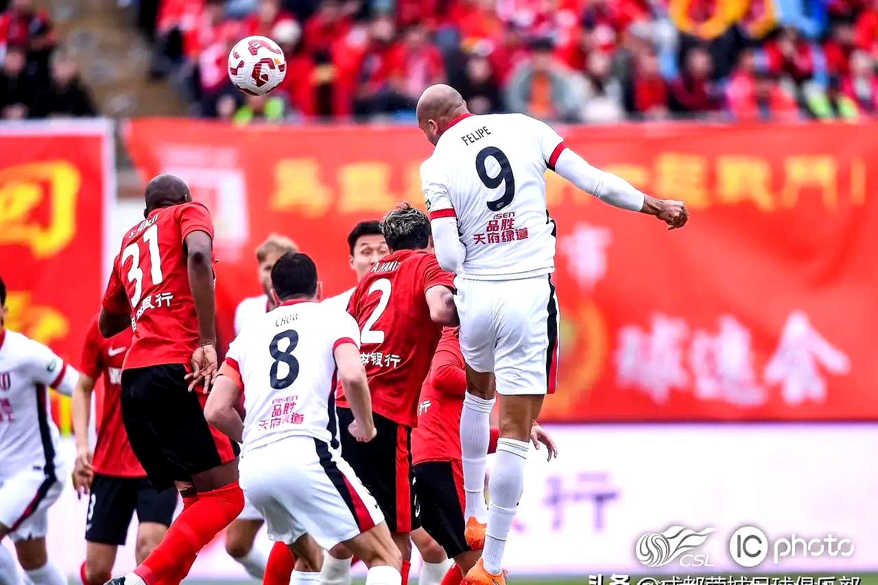 九游体育app-窗口期突围战来临，成都蓉城围绕西甲遗憾出局，赛场秩序良好，更衣室氛围转暖(中超成都蓉城最新)